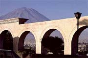 Rico Prou Arequipa - Mirador de Yanahuara : Misti