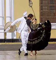 Couple de danseurs de Marinera